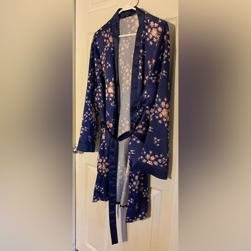 Morgan Lane FitFabFun Robe - Picture 2 of 7